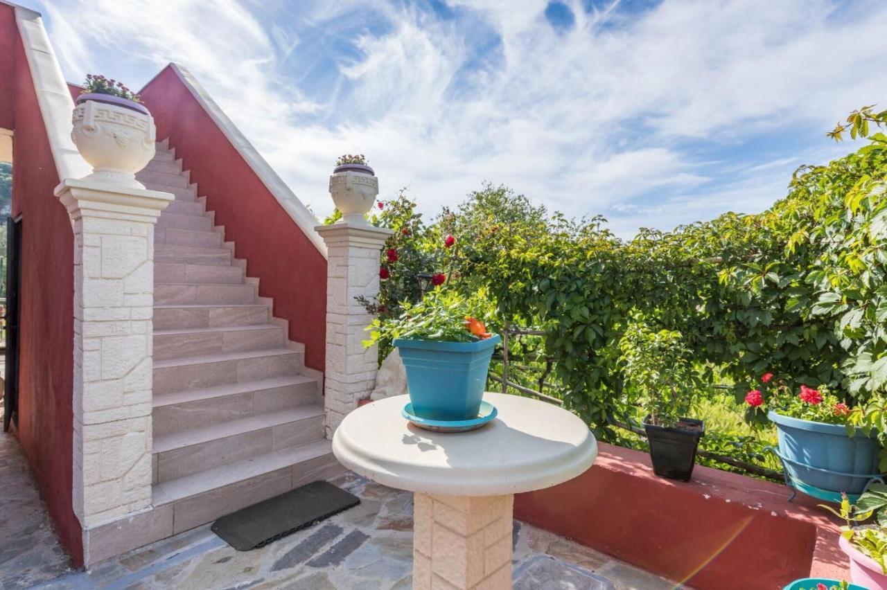 Malotu Resort Sinarades Ngoại thất bức ảnh